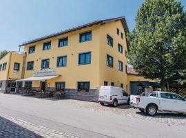 Gasthof Metzgerei Linsmeier，位于Iggensbach的酒店