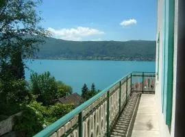 Villa le Lac - Cottage au bord du Lac d' Annecy - chambres -