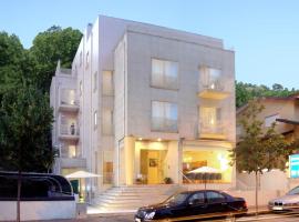 卡德拉斯酒店，位于卡尔德拉斯的酒店