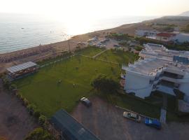 Ostria Hotel Kakovatos Beach，位于扎哈罗的酒店