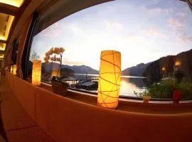 丽丽湖畔酒店