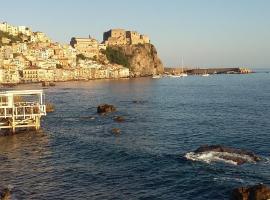 Gabbiano Azzurro Flat Chianalea，位于希拉的酒店