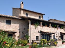 Terre Del Cantico Country House，位于斯佩洛的酒店