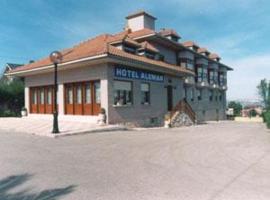 Hotel Alemar，位于擞莫兰格里海滩附近的酒店