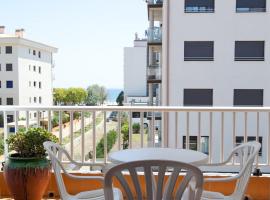 Hotel Montana by Bossh! Hotels，位于罗萨斯的酒店