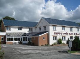 Nant-Y-Ffin Hotel，位于Llandissilio的酒店