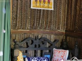 The Beach Crab Resort，位于Pangani的带停车场的酒店