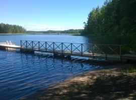 Kuvalusdream Chalet，位于Lintusalo的酒店