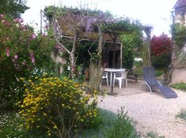 Les 3 roses，位于Villeneuve-sur-Yonne的酒店