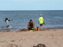 Family Friendly Dream Home，位于Murray Harbour的酒店