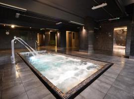 水边酒店和休闲俱乐部，位于曼彻斯特的带按摩浴缸的酒店