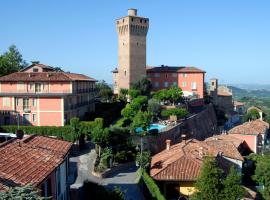 迪圣塔维多利亚城堡酒店，位于Santa Vittoria dʼAlba的酒店