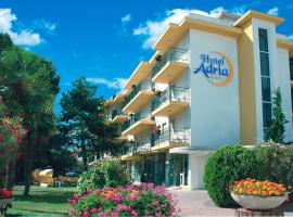 阿德里亚酒店，位于利尼亚诺萨比亚多罗的酒店
