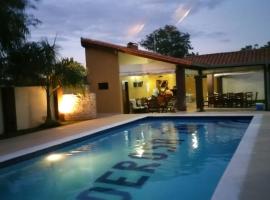 Ponderosa Inn，位于Colonia Mariano Roque Alonso的酒店