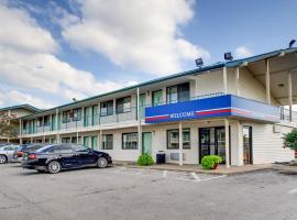 德梅因南6号汽车旅馆 - 机场，位于德梅因的酒店