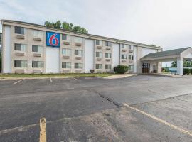 Motel 6-Lawrence, KS，位于劳伦斯的酒店