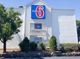 Motel 6-Maryland Heights, MO，位于马里兰高地的酒店