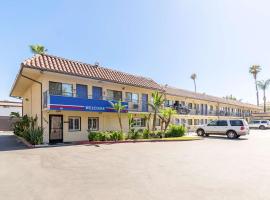 Motel 6 Riverside, CA - UCR East，位于里弗赛德的酒店