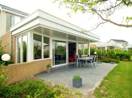 Spacious house with a dishwasher, located in a wetland area，位于Heel的酒店