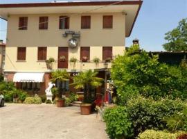 Al Cavallino Bianco，位于Tricesimo的酒店