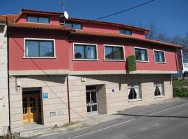 Hotel Restaurante Los Tulipanes，位于San Salvador de Poio的酒店