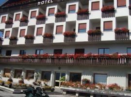 Albergo Posta，位于科莱圣卢恰的酒店