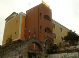 Hotel Ristorante Le Camene，位于Triflisco的酒店