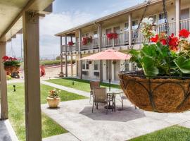Best Western Marina State Beach，位于滨海城Monterey Canyon附近的酒店