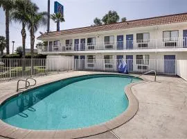 第6弗雷斯诺汽车旅馆 - 北巴求大道