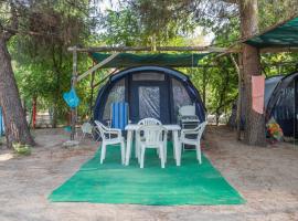 Camping Pitsoni，位于锡基亚的豪华帐篷营地