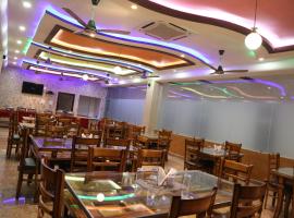 Hotel Dhanraj Palace，位于珀勒德布尔的酒店