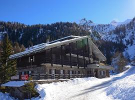 Hotel Mezzaluna，位于Gerola Alta的酒店