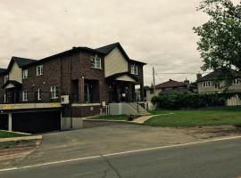 Luxury Two Story Villa Unit C，位于拉瓦尔的酒店