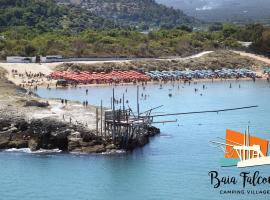 Camping Village Baia Falcone，位于维耶斯泰的酒店