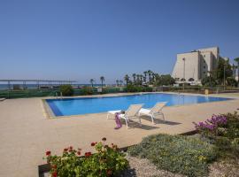 Larnaca Sunshore Beachfront Suite，位于沃罗里尼的酒店