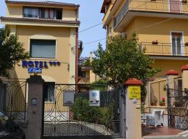 Hotel San Carlo，位于拉默齐亚泰尔默的酒店