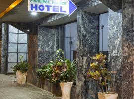 Hotel Pinheral Palace Hotel，位于Pinheiral的酒店
