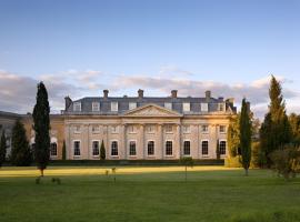 The Ickworth Hotel And Apartments - A Luxury Family Hotel，位于贝里圣埃德蒙兹的酒店