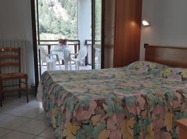 Hotel Roburent，位于阿尔真泰拉的酒店