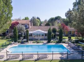 SOWELL HOTELS Domaine de la Petite Isle，位于索尔格河畔利勒的酒店