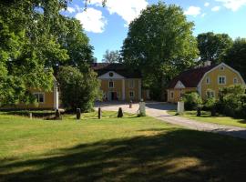 Forsa Gård Attic，位于卡特琳娜霍尔姆的乡村别墅