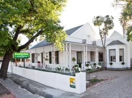 橡木德恩旅馆，位于奥茨胡恩Oudtshoorn Golf Course附近的酒店