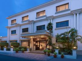 拉普诶斯珀尔提克萨罗瓦尔酒店，位于勒克瑙Chaudhary Charan Singh International Airport - LKO附近的酒店