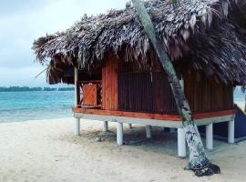 Isla Franklin, Cabaña Madera，位于Cartí Satubgua的酒店