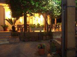 Hotel Ristorante Mosaici，位于皮亚扎-阿尔梅里纳的酒店