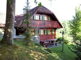 Natural Wooden Sweetheart，位于Padeški Vrh的酒店