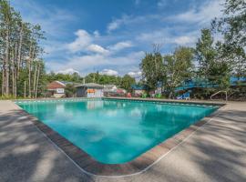 Jolly Roger Inn & Resort，位于Seguin 的酒店