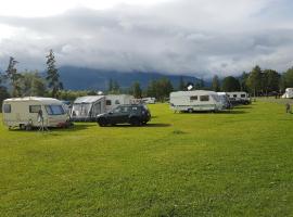塔查尼克国际露营酒店，位于塔查斯卡-鲁穆尼卡的豪华帐篷营地