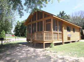 Neshonoc Lakeside Camping Resort，位于West Salem的露营地