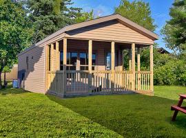 Bear Cave Camping Resort，位于Buchanan的酒店